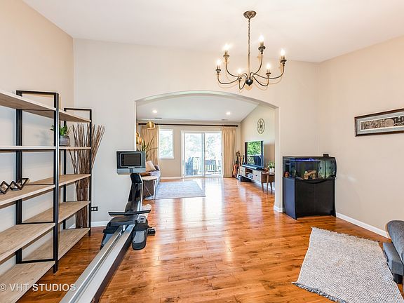 3rd image of 1162 N Oakwood Dr