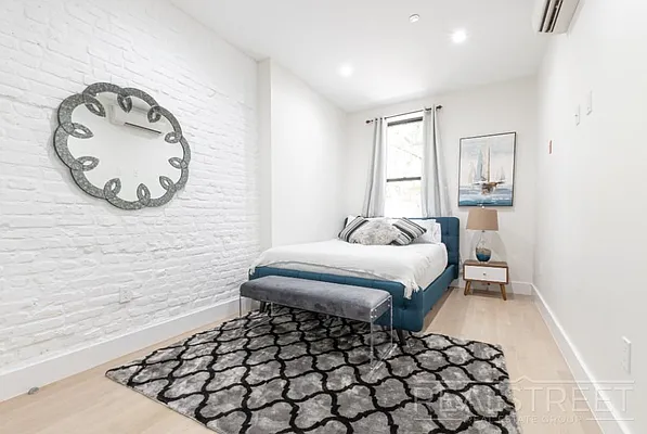 Rented by Real Street Inc | media 12