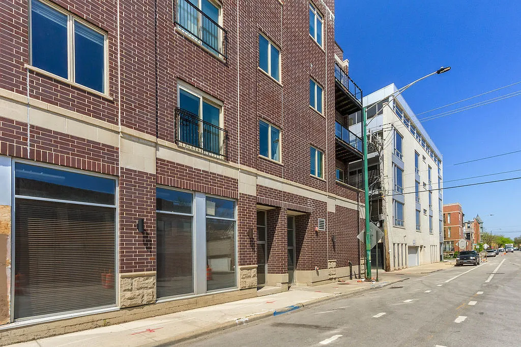 500 N Damen Ave APT 203 photo 1