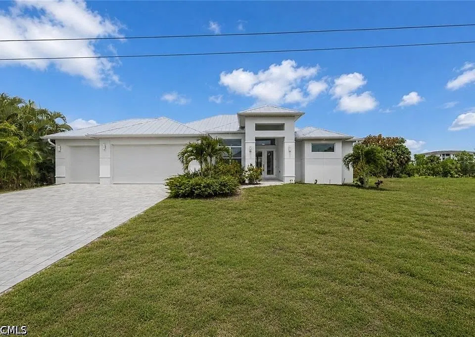 3818 SW 17th Ave