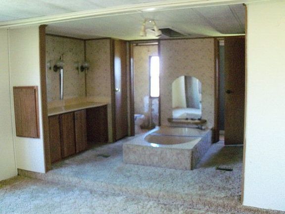 5th image of 556 Frederick Dr