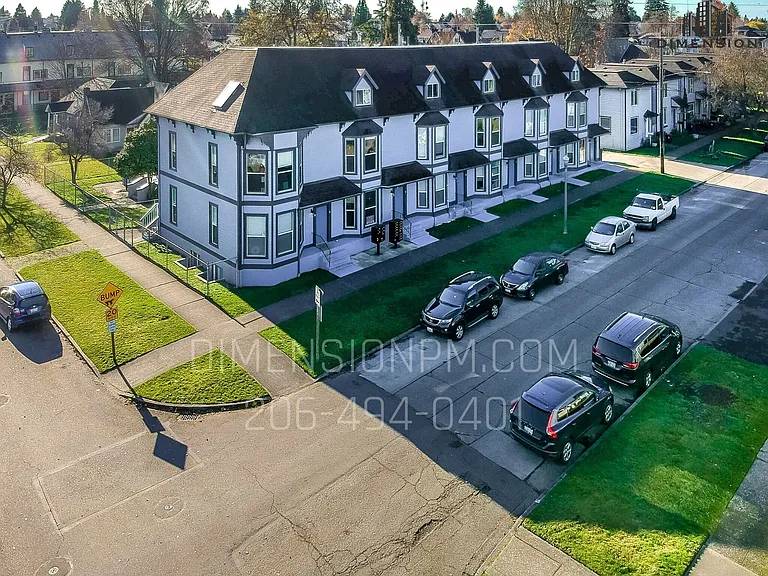 Turn of Century Apartments 1 and 3 bedrooms — Photo 5