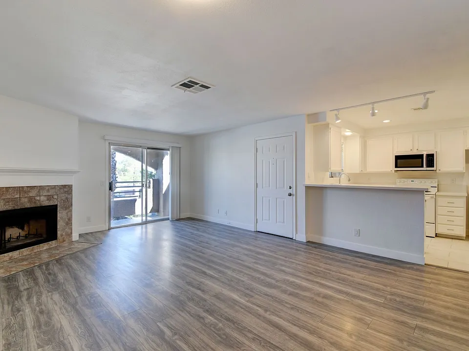 6867 Tamarus St #202