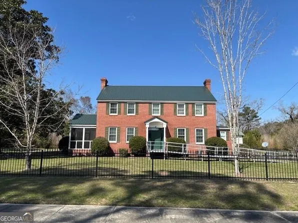 39 E Calhoun St, Wadley, GA 30477
