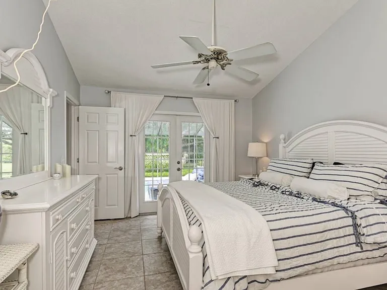 7107 Queen Palm Cir — Photo 11