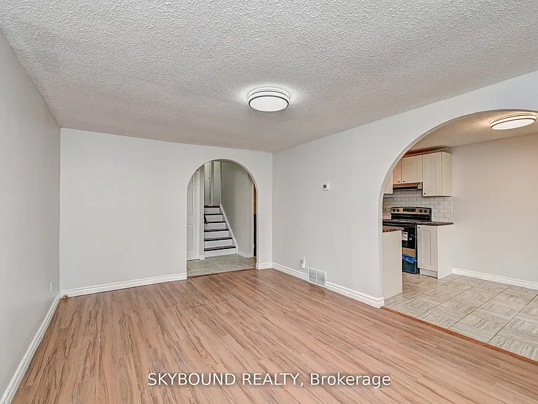48 Cluthe Cres — Photo 10