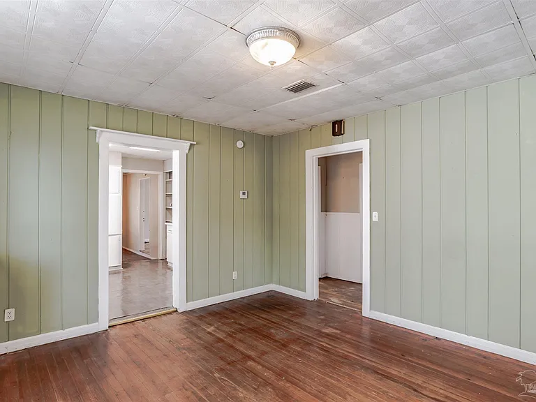 310 Stanley Ave — Photo 46