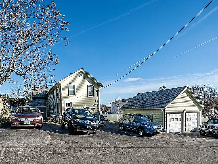 3 bed, 1200 sqft, $2,500 — Photo 4