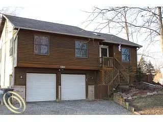 8676 Pettysville Rd photo 1