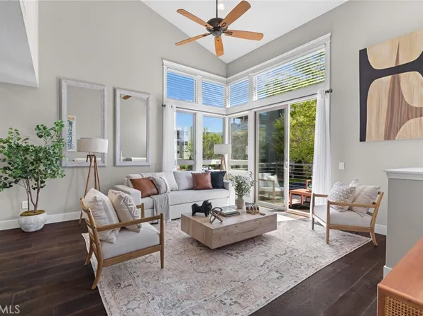 5527 Strand Unit 106, Hawthorne, CA 90250