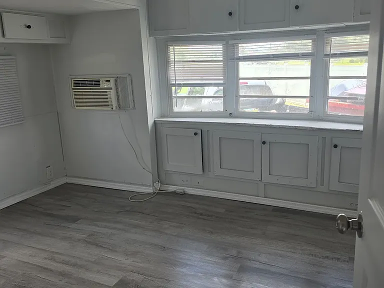 180 Mosley Rd — Photo 3