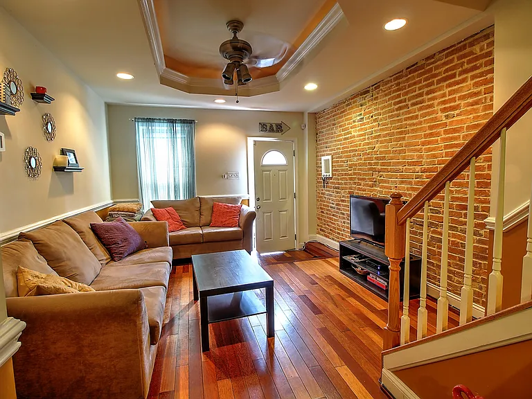 1419 Olive St — Photo 1