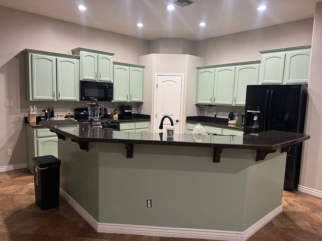 3 bed, 3.0 bath, 2230 sqft, $1,000 — Photo 2