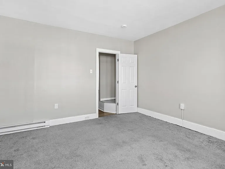 4038 N 8th St — Photo 14