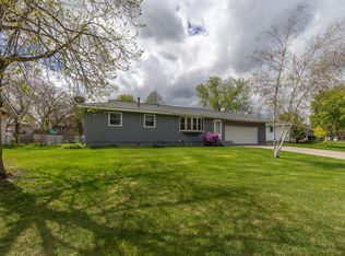 216 Oak Park Dr NE, Blaine, MN 55434