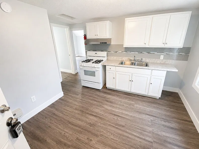 Upper — Photo 3