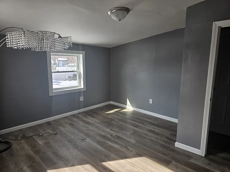 9 Lafayette Rd — Photo 5