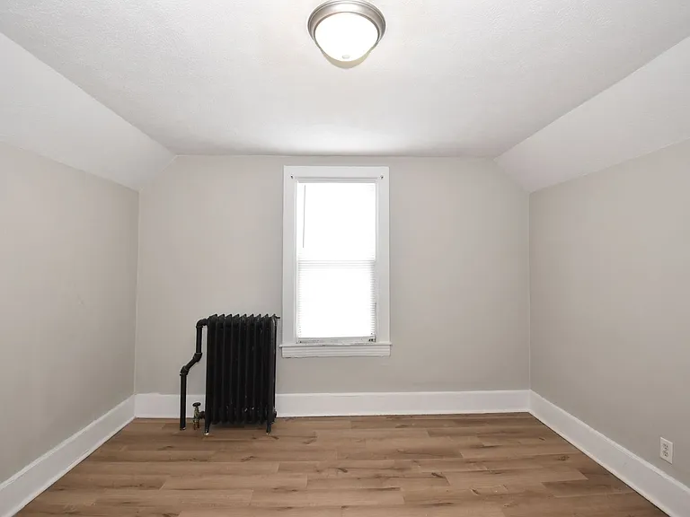 913 E Washington St — Photo 26