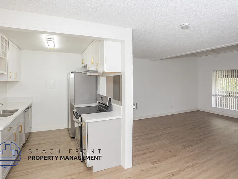 Windmill Apartments — Photo 3