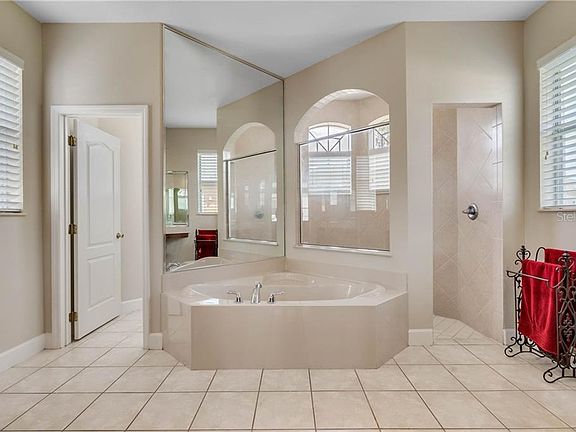 4th image of 17919 Camargo Ln