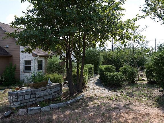 5th image of 131 W Tanglebriar Ct