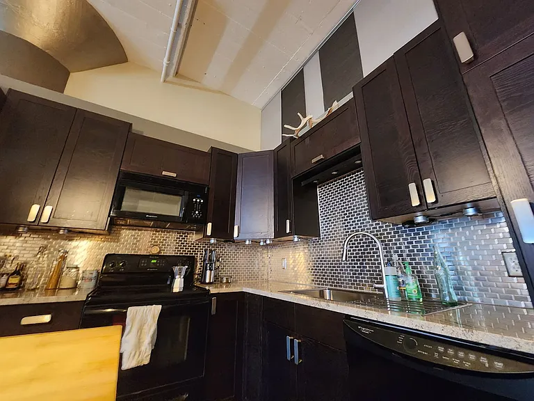 500 Robert St #502 — Photo 8