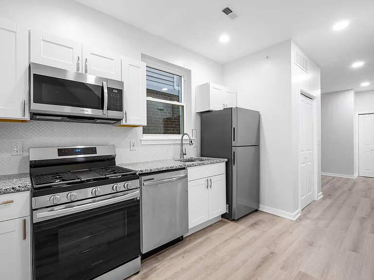 2230 Christian St #3 — Photo 6