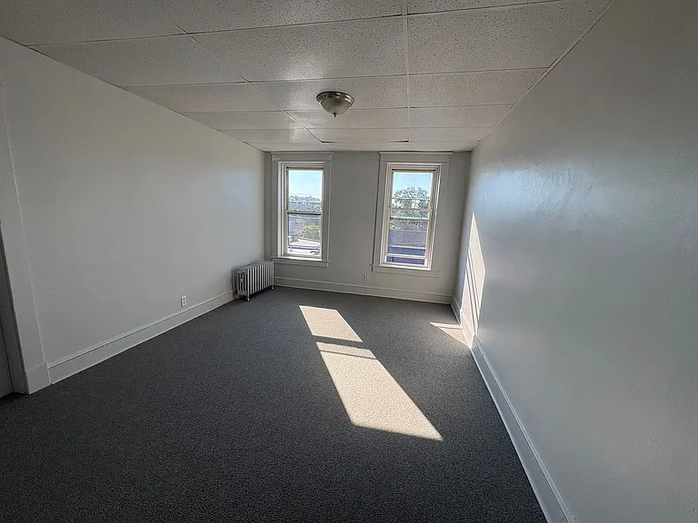 427 S Elm St — Photo 10