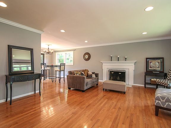 2nd image of 1311 Mayflower Dr