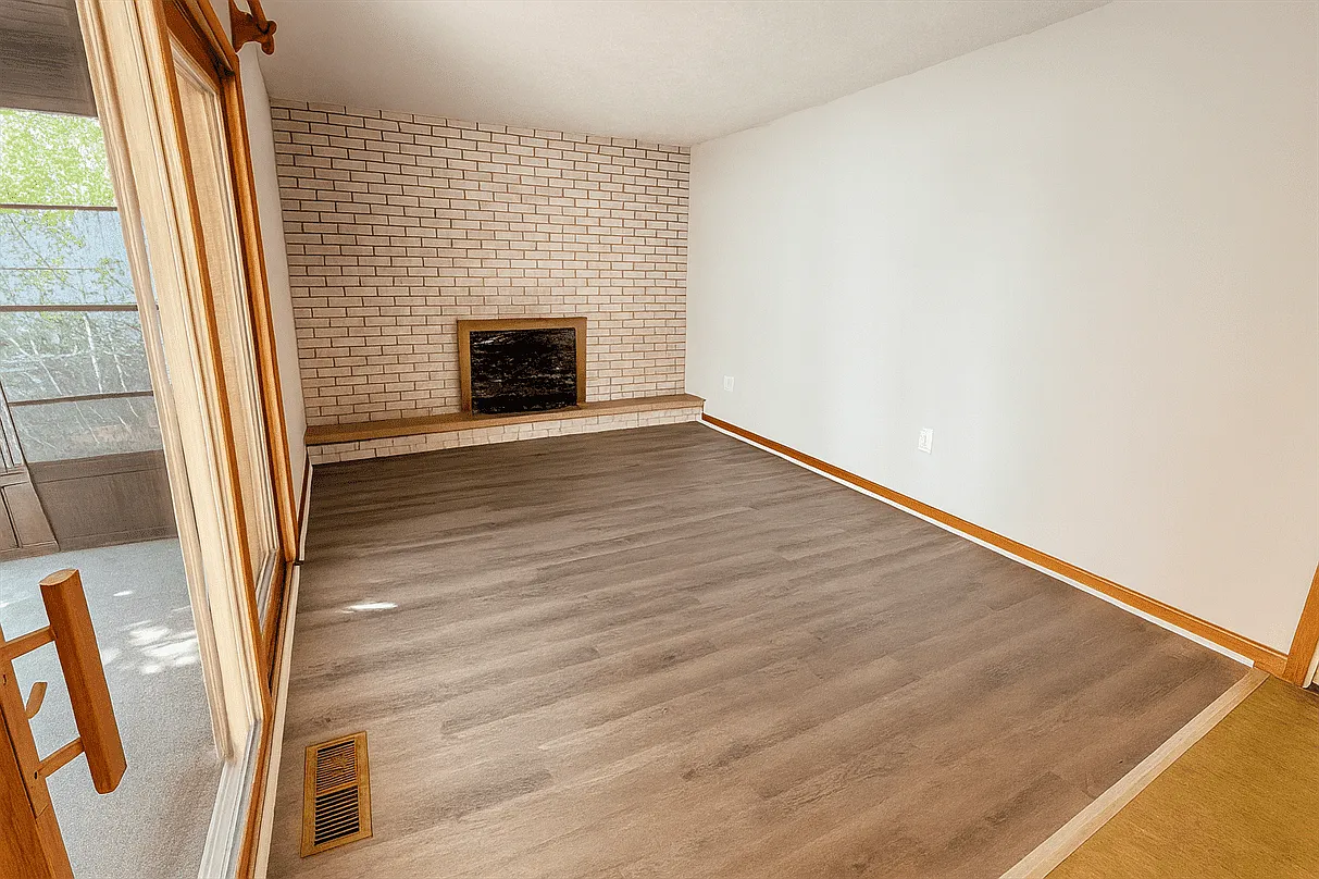 3 bed, 1254 sqft, $1,795 — Photo 3