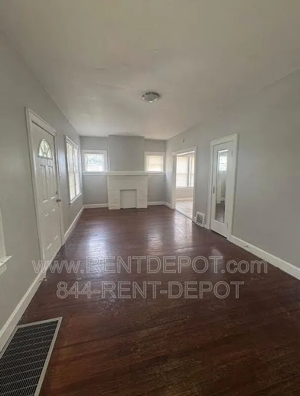 4 bed, 2.0 bath, 1429 sqft, $1,295 — Photo 2