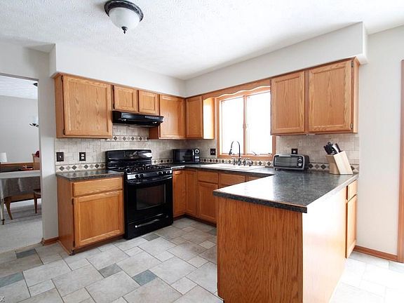 3rd image of 625 Wedgewood Dr