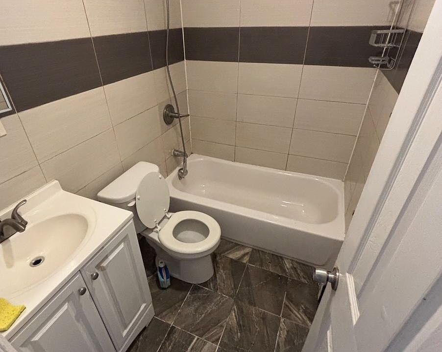 1st image of 14642 Lakewood Ave APT 2R
