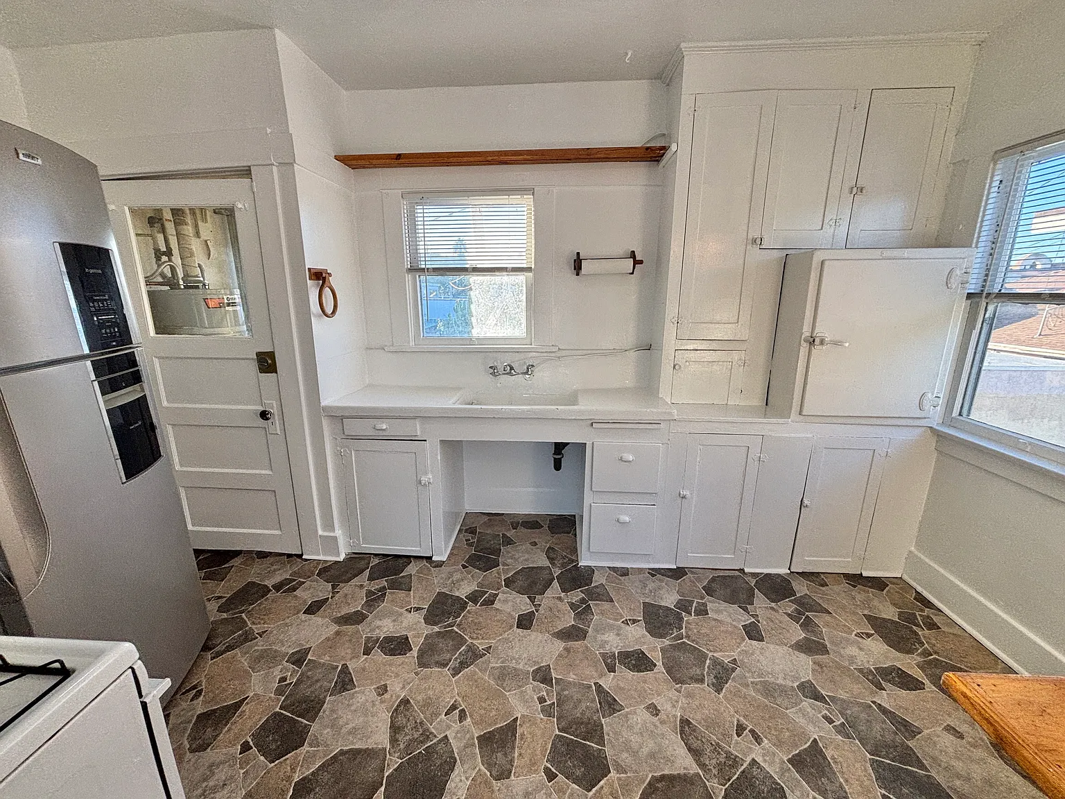 476 W 22nd Street — Photo 3