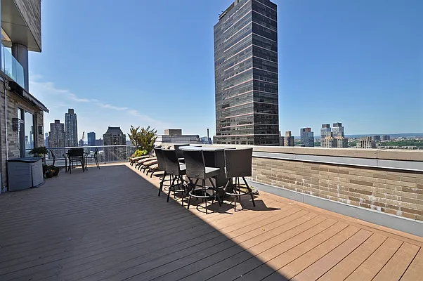 Sold by Corcoran | media 24