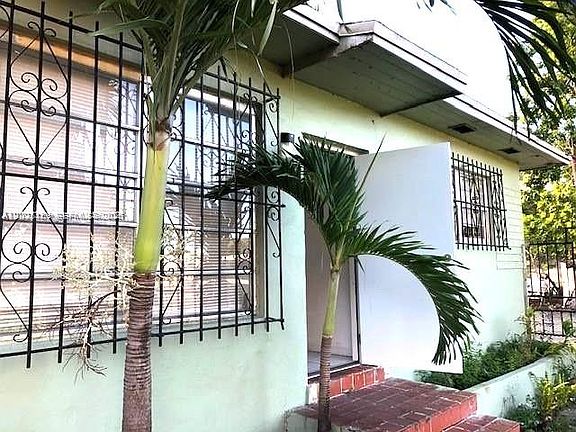 5th image of 1321 NW 28th St