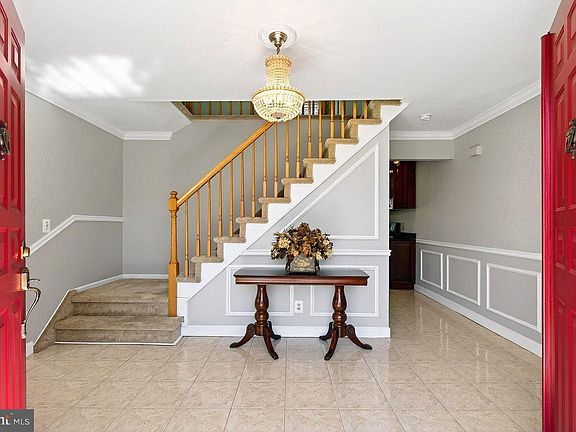 4th image of 829 Cranbury Cross Rd