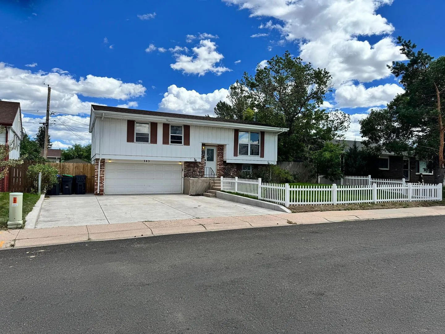 Spacious 3 Bedroom — Photo 1