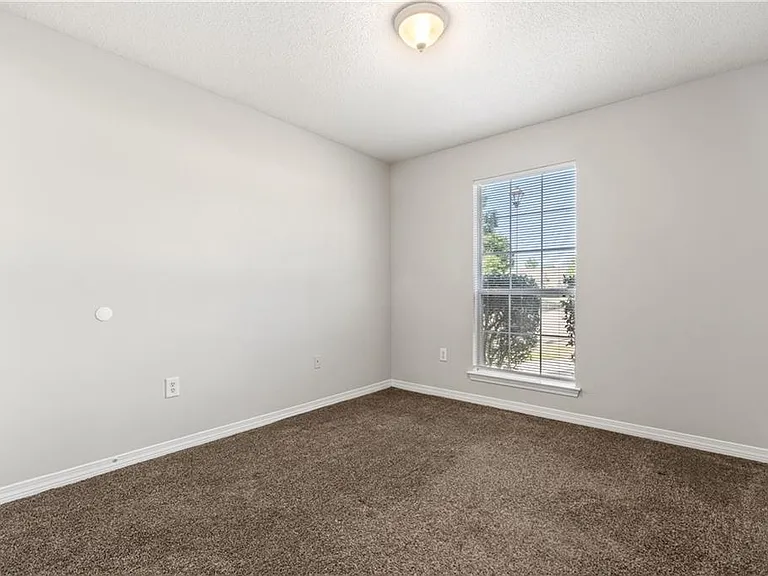 2218 Summer Xing — Photo 16