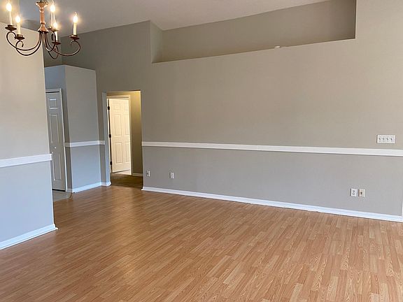 4th image of 1915 Colonial Woods Blvd