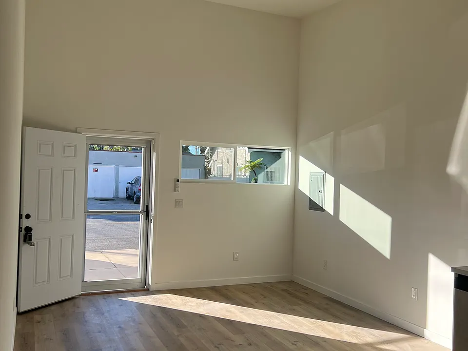 304 S Inglewood Ave #B