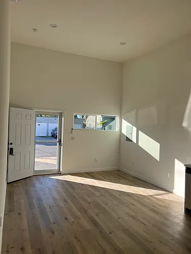 304 S Inglewood Ave Photo 1