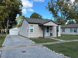 422 W 11th St, Mount Carmel, IL 62863