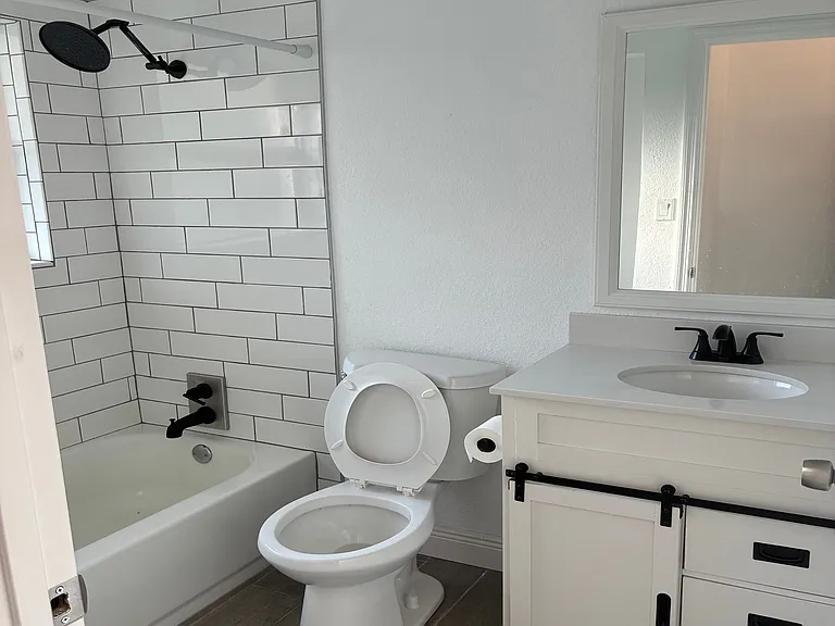 3287 Great Neck St — Photo 8
