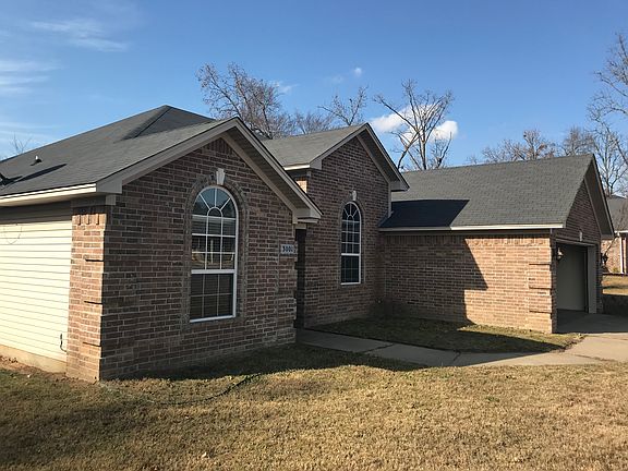 2nd image of 3001 Ozark Dr