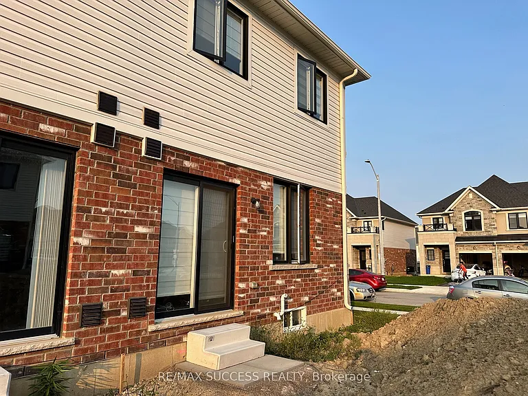 30 Mia Dr #7 — Photo 31
