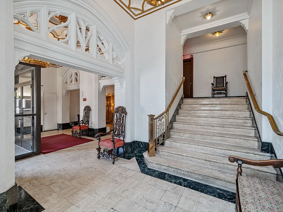 Building Photo 5