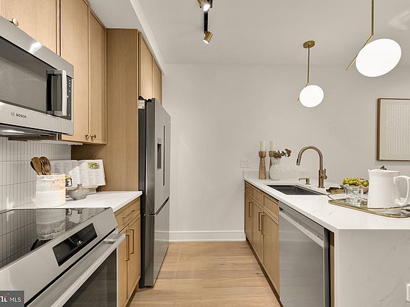 4th image of 3319 12th St NE #5