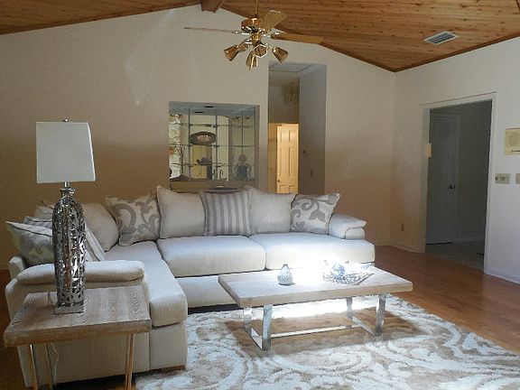 3rd image of 2423 Los Robles Dr