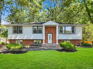 147 Pauls Path, Coram, NY 11727